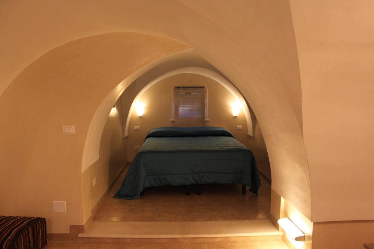 Dimora Storica "Casa Sicuro" Panzió Martano Szoba fotó